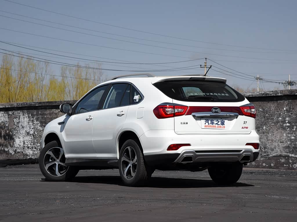 比亚迪 比亚迪s7 2016款 2.0t 自动尊贵型