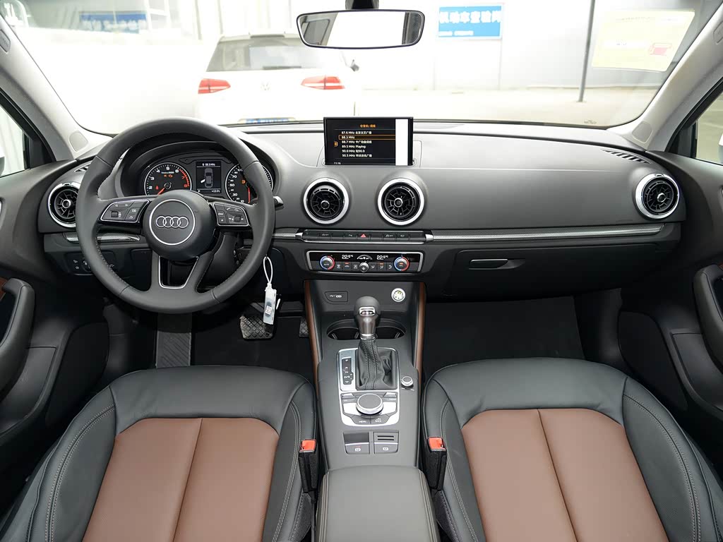 一汽-大众奥迪 奥迪a3 2018款 30周年年型 limousine 35 tfsi 风尚型