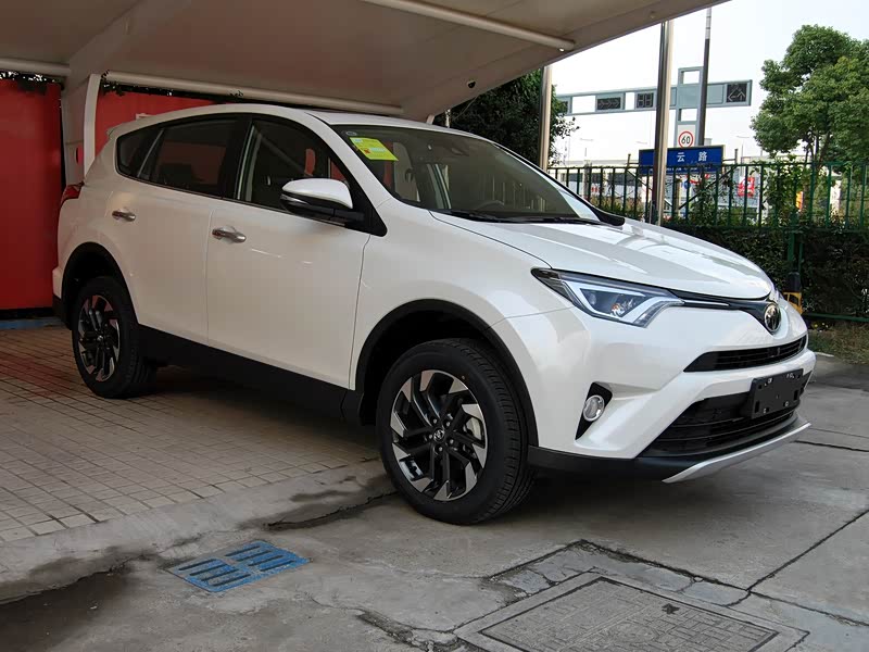 一汽丰田 rav4荣放 2018款 2.5l 自动四驱精英i版