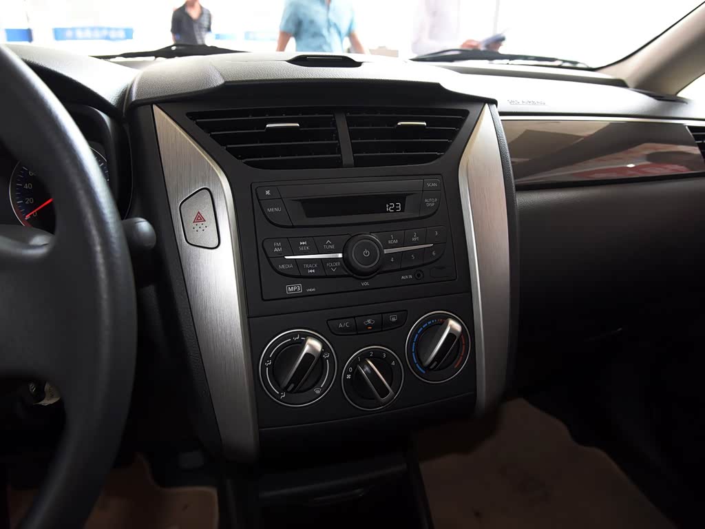 东风启辰 启辰r50x 2015款 1.6l 手动潮流版