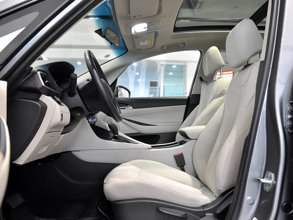 通用别克>别克gl6>2018款18t6座精英型>黑色/雅士米>车厢座椅>2018款