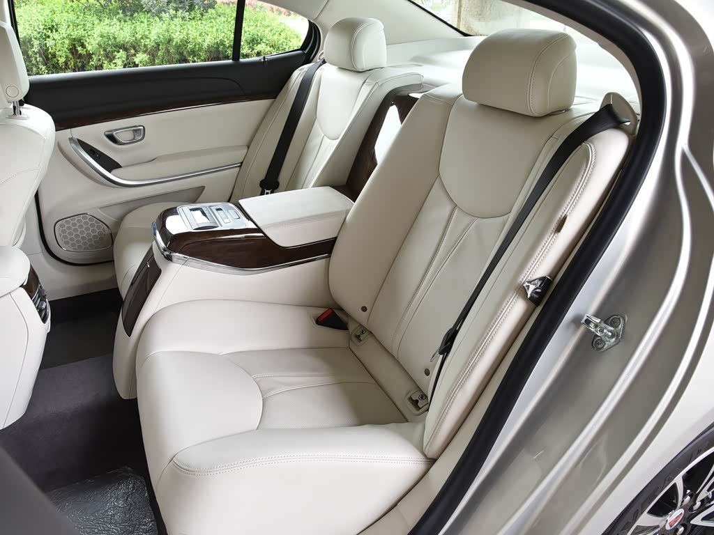 上汽集团 荣威e950 2016款 1.4t 行政尊享版