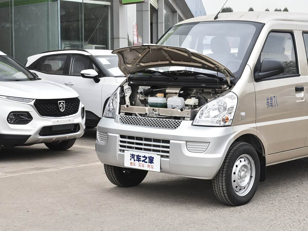 上汽通用五菱 五菱荣光 2019款 1.5l 加长基本型