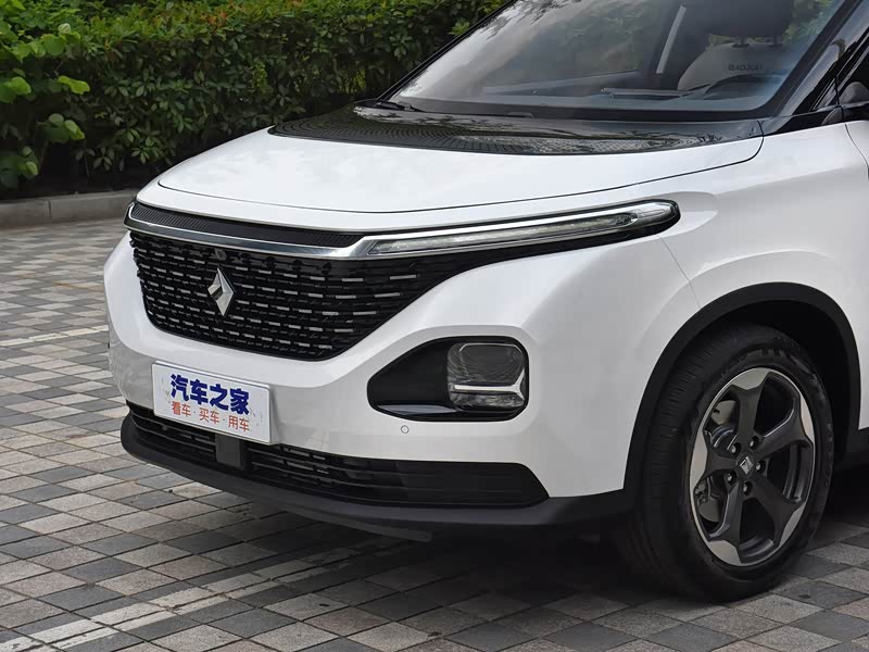 上汽通用五菱 新宝骏rm-5 2019款 1.5t cvt 24小时在线尊贵型 6座