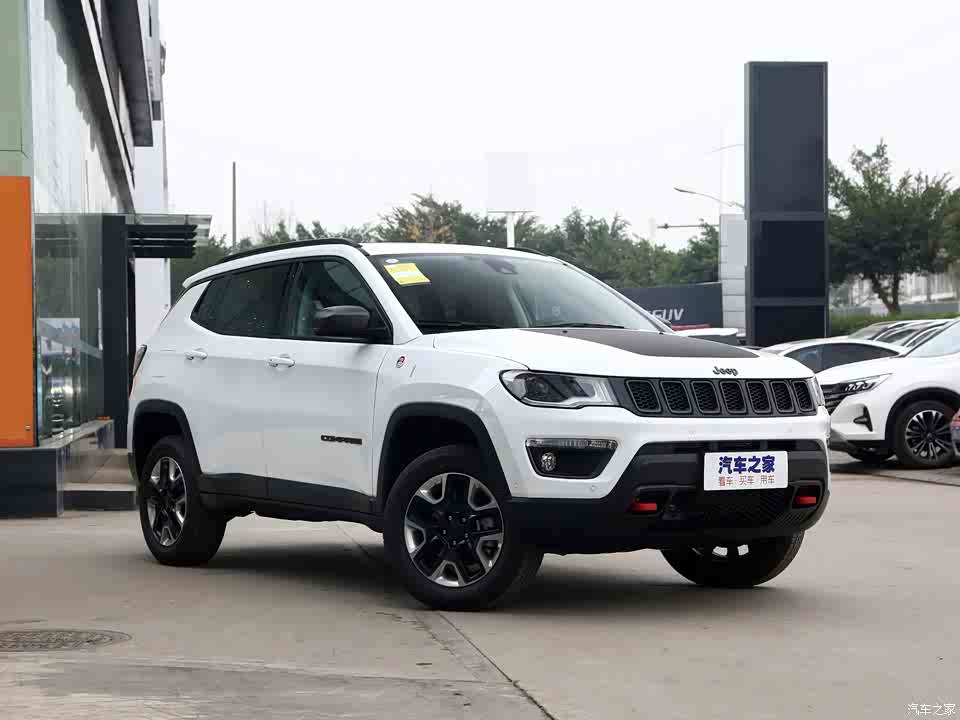 广汽菲克jeep 指南者 2019款 220t 自动四驱高性能旗舰版