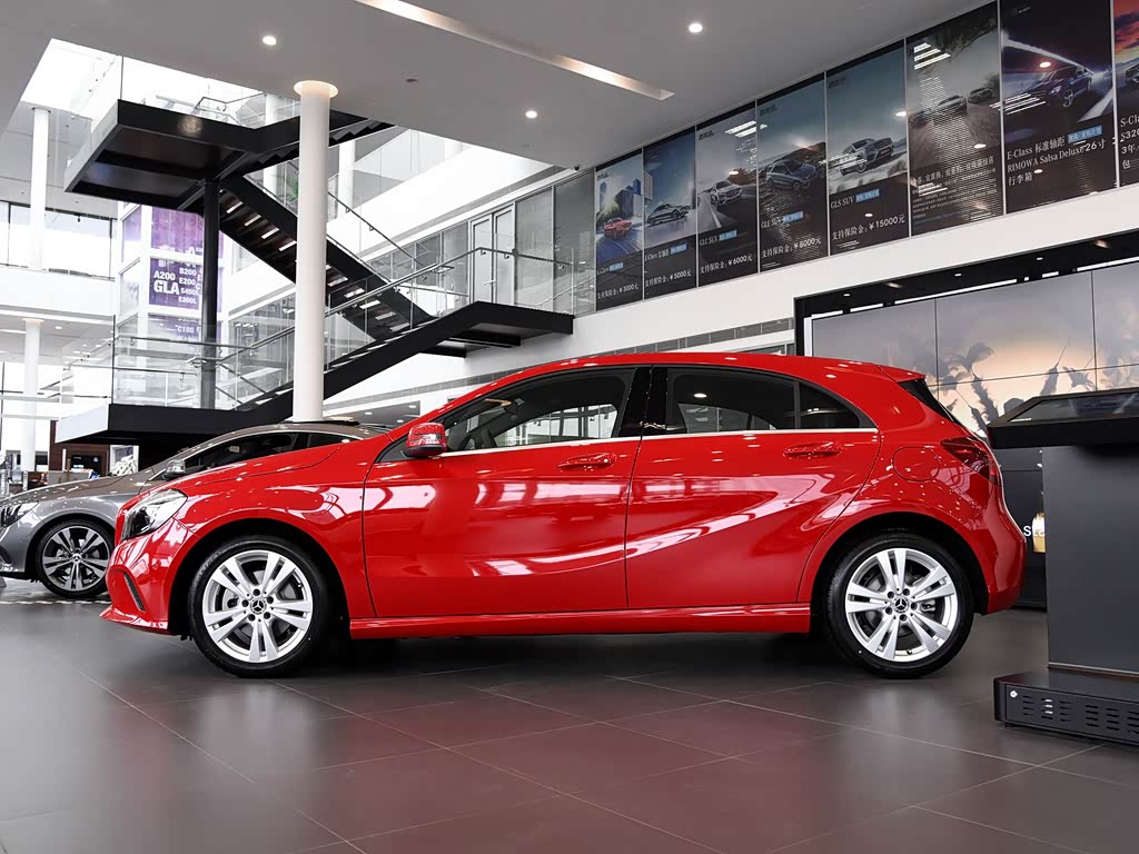 奔驰(进口) 奔驰a级(进口) 2018款 a 200 动感型