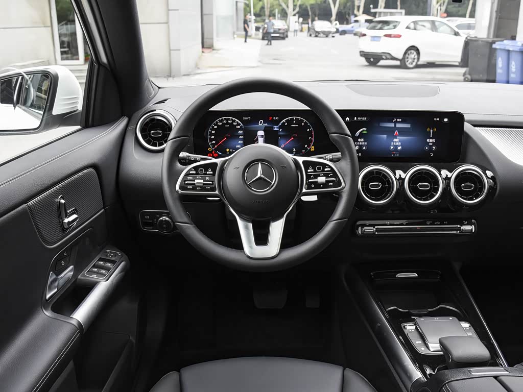 普宁市骏荣奔驰4s店>北京奔驰>奔驰gla>2023款改款gla200>中控方向盘>