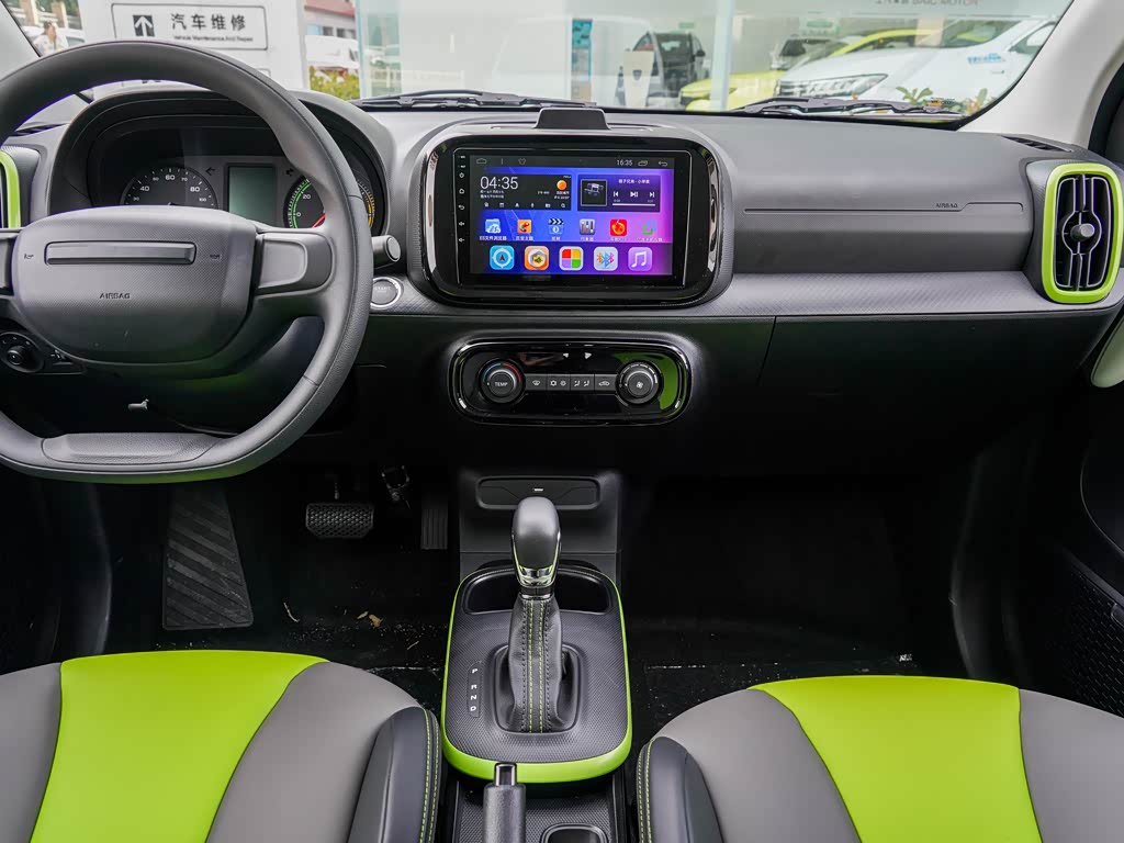 上汽集团 科莱威clever 2021款 302km新四座超能版 中控方向盘已经是