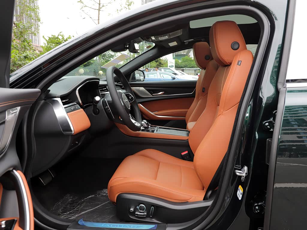 奇瑞捷豹路虎 捷豹xfl 2021款 xfl 2.0t p300 四驱旗舰运动版