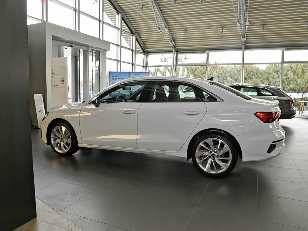 一汽奥迪 奥迪a3 2023款 a3l limousine 35 tfsi 时尚致雅型