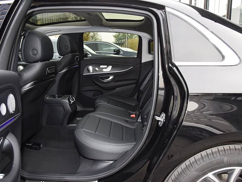 北京奔驰 奔驰e级 2020款 e 300 l 运动豪华型