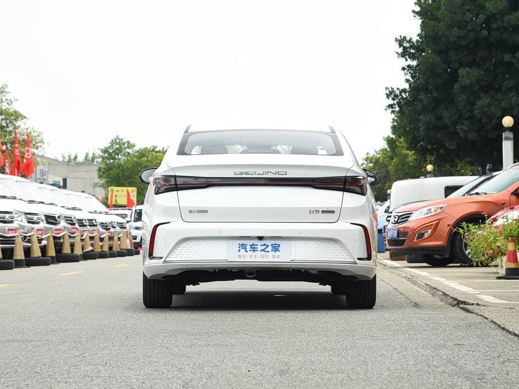 北京汽车 北京u5 plus 2023款 1.5l cvt尊贵版