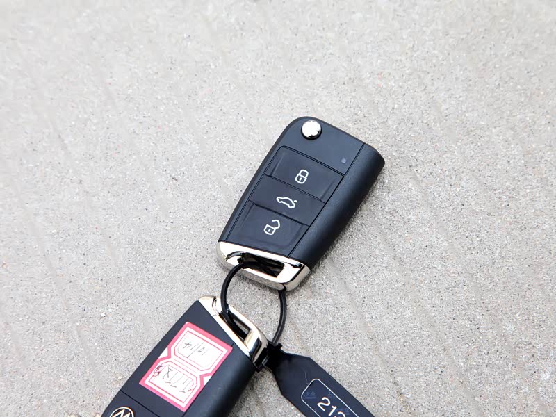 上汽大众 途观l 2021款 330tsi 自动两驱r-line越享版