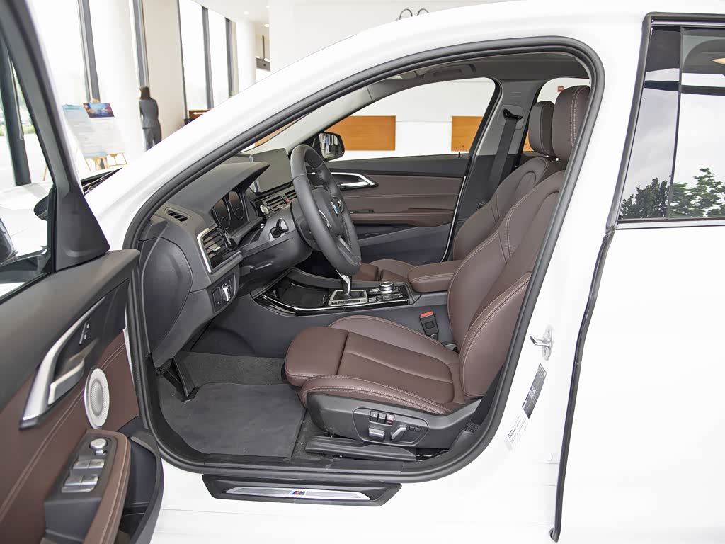 华晨宝马 宝马1系 2021款 改款 120i m运动曜夜版