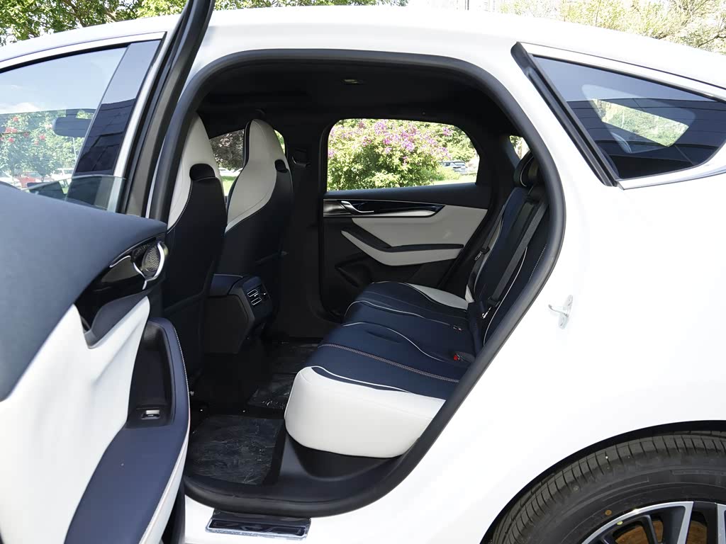 比亚迪 秦plus 2021款 ev 500km 出行版