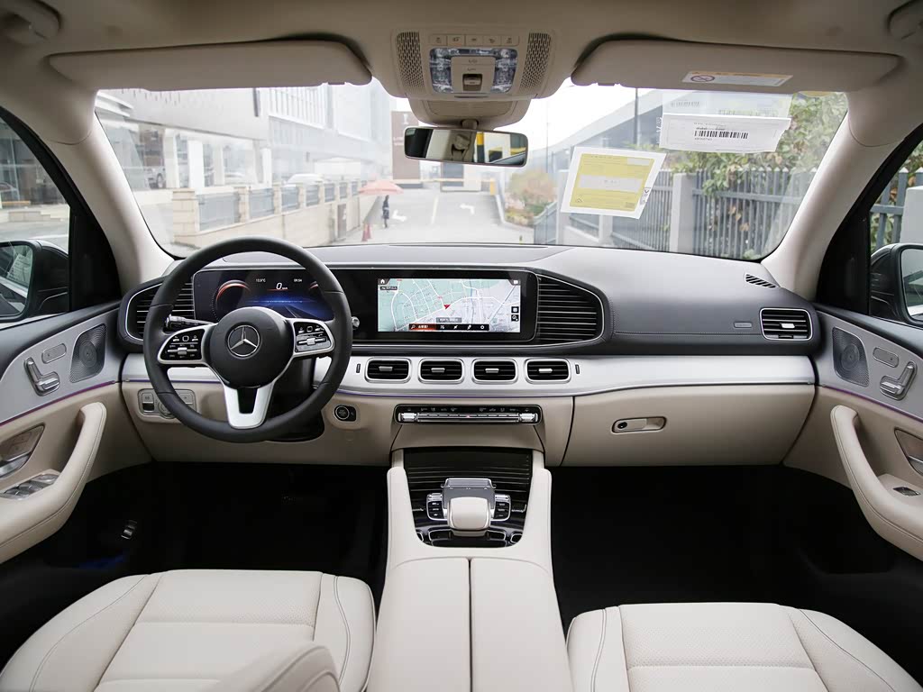 奔驰gle 2020款 gle 350 4matic 动感型 玛奇朵米色/岩浆灰色 中控