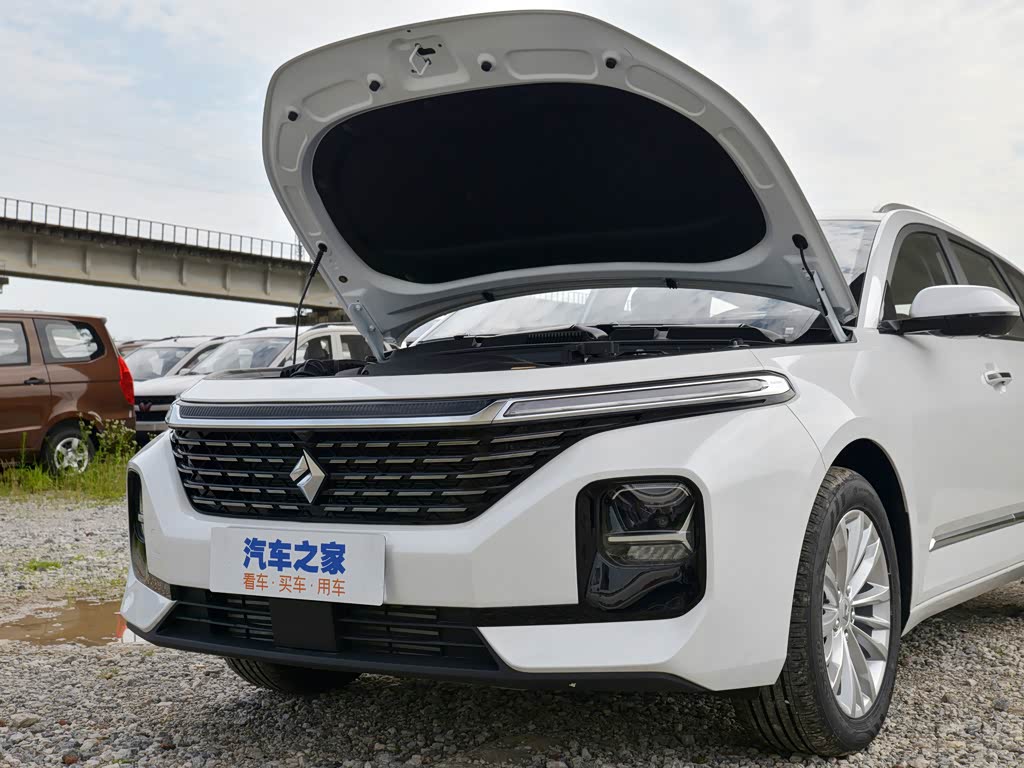 上汽通用五菱 宝骏valli 2021款 1.5t 大理天空 cvt尊享型