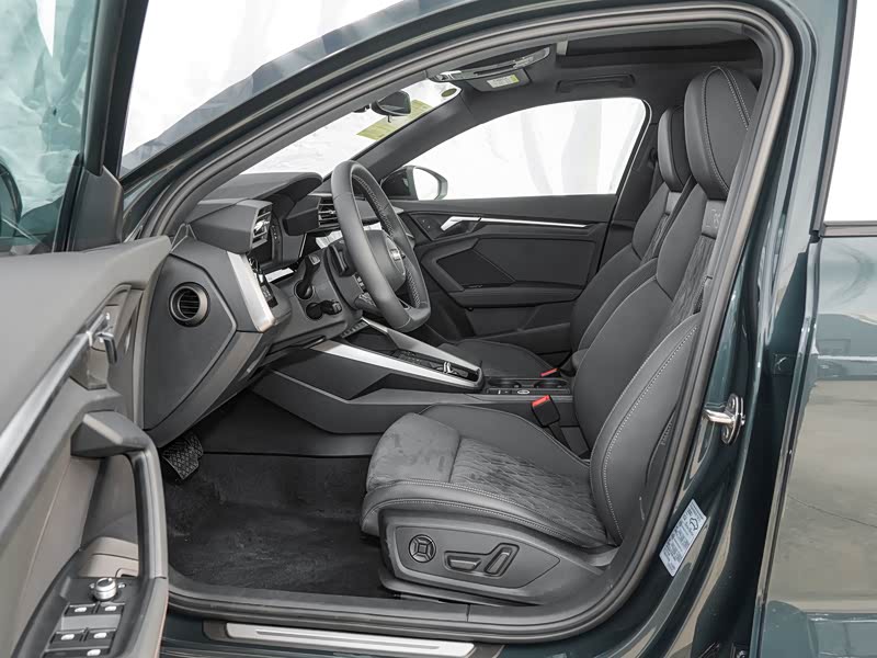 >一汽奥迪>奥迪a3>2024款a3llimousine35tfsirs套件燃速型>车厢座椅>