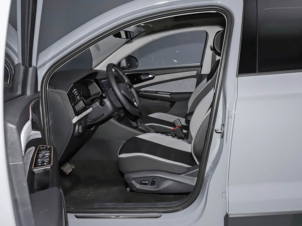 大众捷达>捷达vs7>2023款280tsiabt自动荣耀限量版>黑色/灰色>车厢