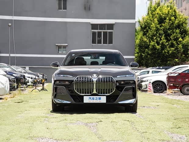 宝马7系优惠高达15万欢迎到店赏鉴