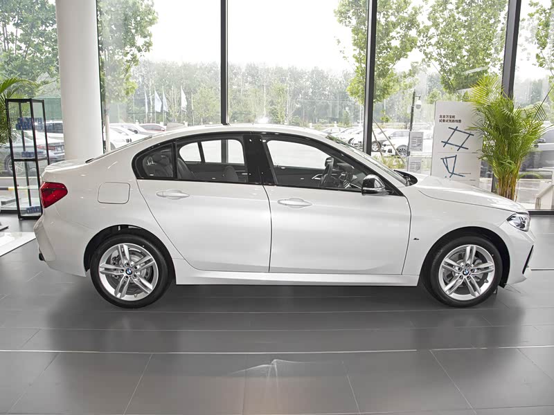 华晨宝马 宝马1系 2021款 改款 120i m运动曜夜版