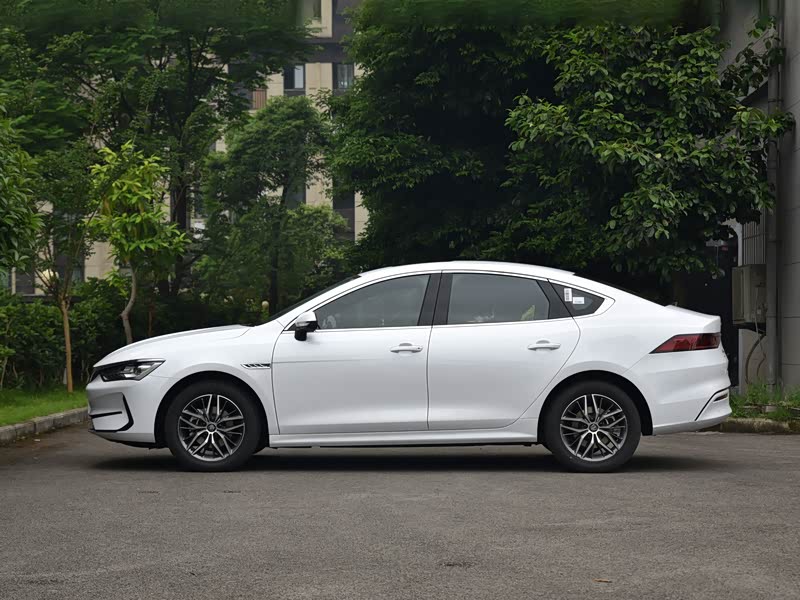 比亚迪 秦plus 2021款 ev 400km 豪华型