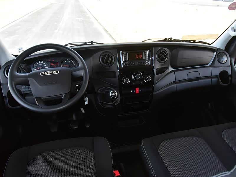 南京依维柯 依维柯daily(欧胜) 2018款 2.3t短轴低顶多功能车f1a