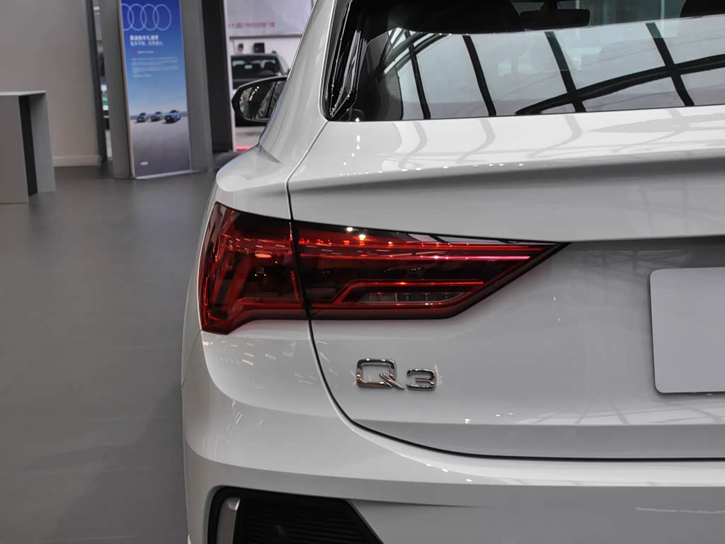 一汽奥迪 奥迪q3 sportback 2023款 35 tfsi 进取型(1.4t)