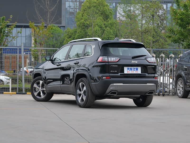 广汽菲克jeep 自由光 2020款 2.0t 四驱豪华版