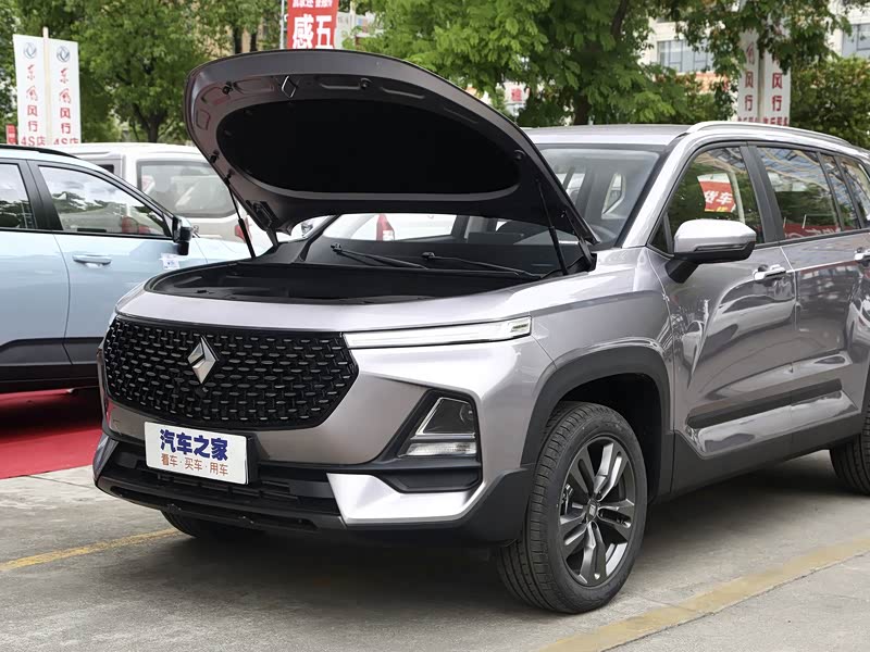 上汽通用五菱 新宝骏rs-5 2019款 1.5t 手动超级互联豪华版 国vi