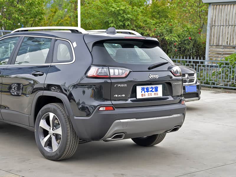 广汽菲克jeep 自由光 2020款 2.0t 四驱豪华版