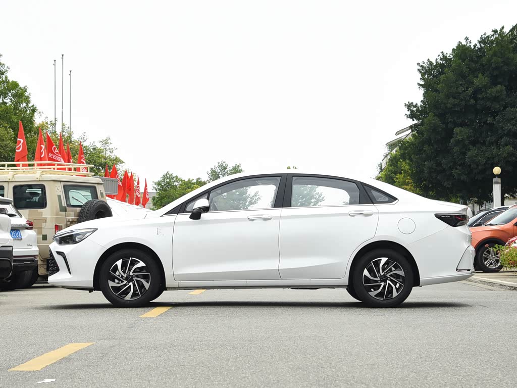 北京汽车 北京u5 plus 2023款 1.5l cvt尊贵版