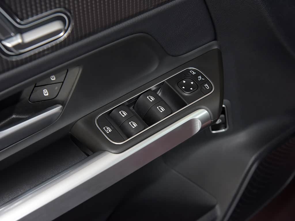 北京奔驰 奔驰glb 2021款 glb 200 动感型