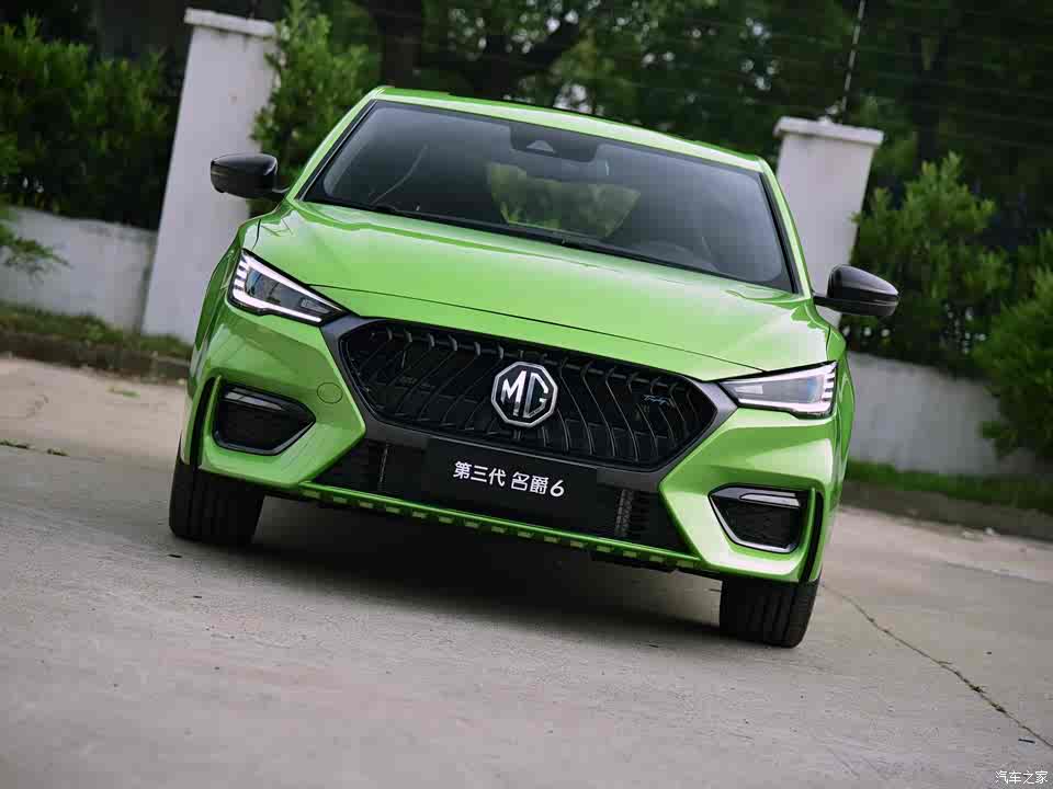 名爵6居然换上了大尾翼还是官方提供的