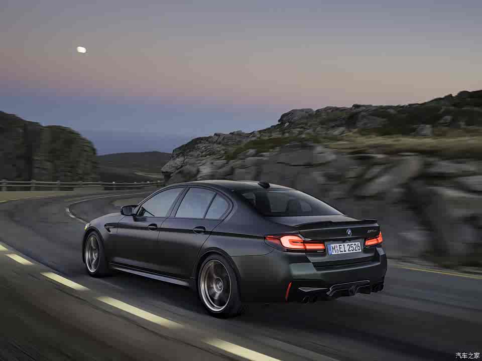 剑指纽北最速四门量产车图说全新宝马m5cs