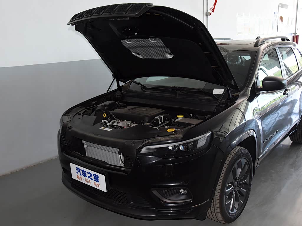 广汽菲克jeep 自由光 2021款 2.0t 四驱80周年纪念版