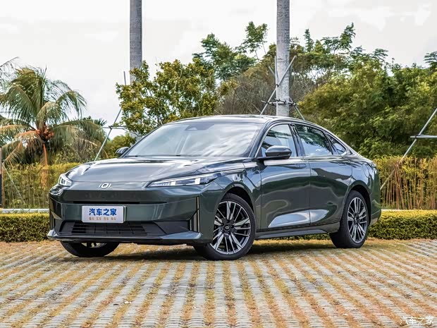 宜昌鹏辰引力汽车4s店是长安汽车高端品牌uni店,地址:东艳路48号天元