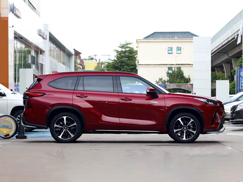 一汽丰田 皇冠陆放 2021款 2.5l hev四驱旗舰版