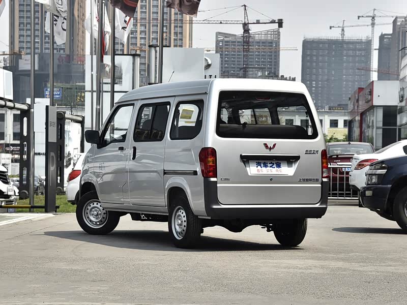 上汽通用五菱 五菱之光 2020款 1.2l 实用型 国vi lsi 车身外观