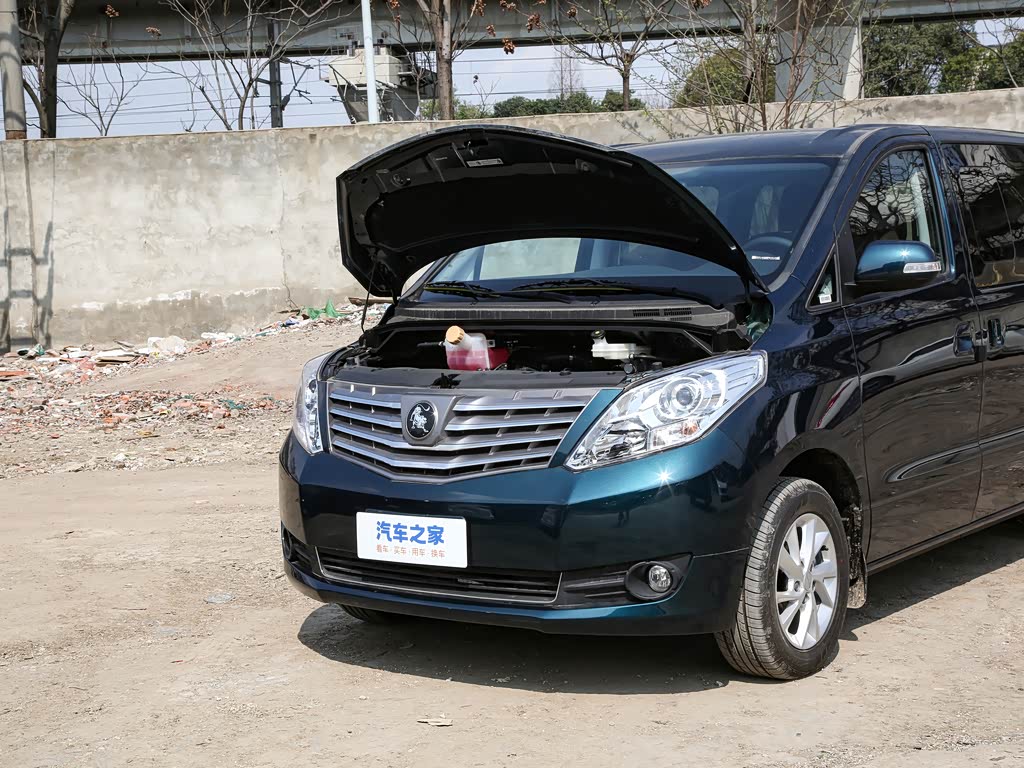 东风风行 菱智plus 2022款 旅行版 2.0l 手动豪华型 7座