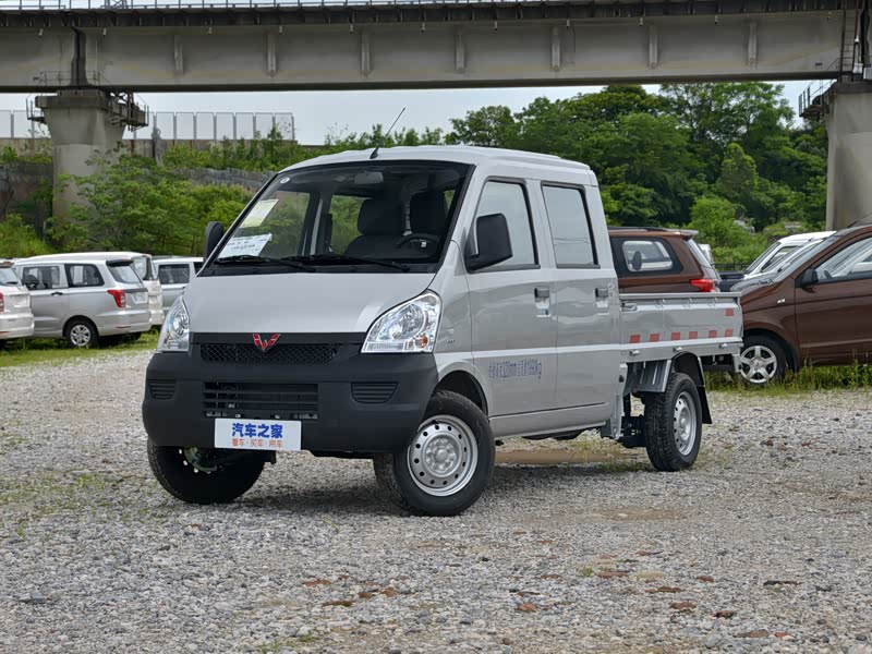 上汽通用五菱 五菱荣光小卡 2021款 1.5l基本型双排l3c