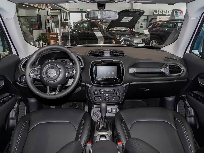 广汽菲克jeep 自由侠 2021款 220t 自动精英版