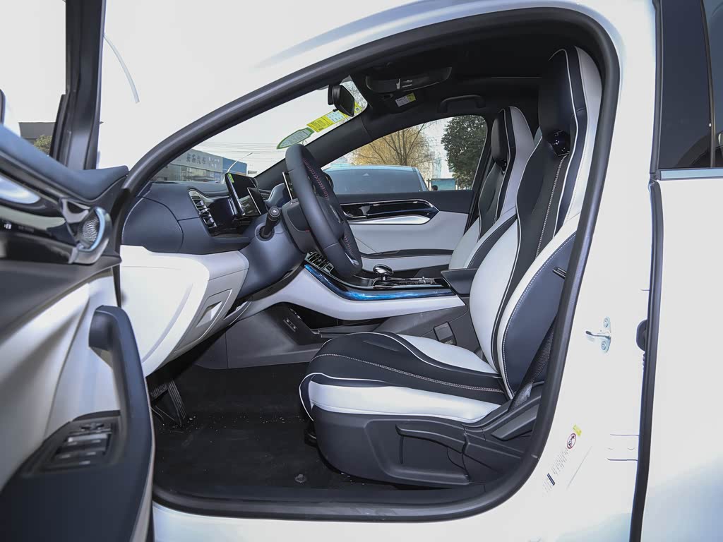 比亚迪 秦plus 2023款 冠军版 dm-i 120km领先型