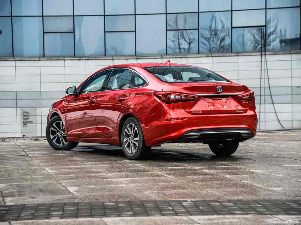 [汽车之家 新闻]  2018年3月6日,长安汽车正式公布 第二代逸动