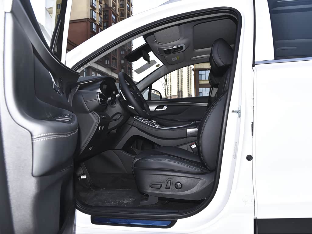 北京现代 胜达 2023款 旅行家 380t gdi 自动两驱lux尊贵版