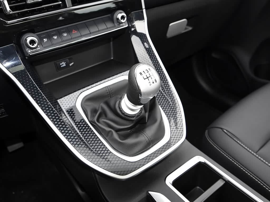 长城汽车 哈弗m6 2021款 plus 1.5t 手动智享型