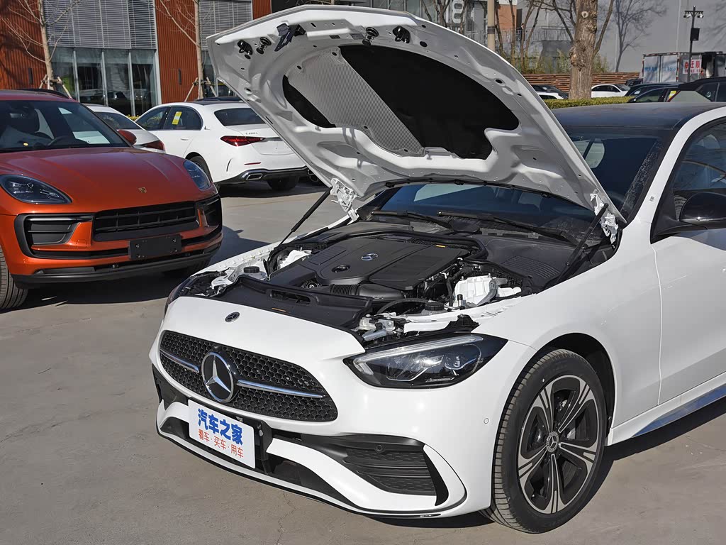 上海冠松之星>北京奔驰>奔驰c级>2022款改款c260l皓夜运动版>北极白>