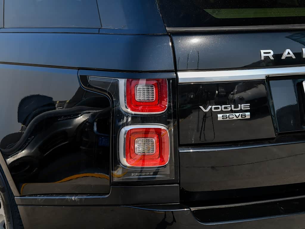 路虎(进口) 揽胜 2018款 3.0 sc v6 vogue 传世版