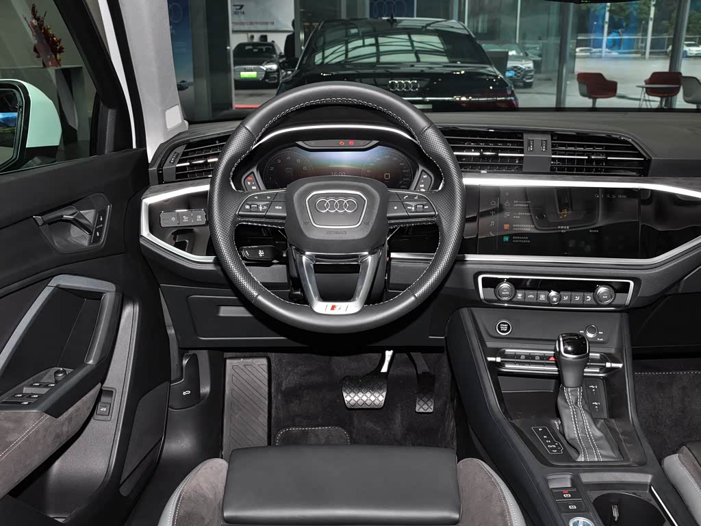 一汽奥迪 奥迪q3 sportback 2023款 35 tfsi 进取型(1.4t)