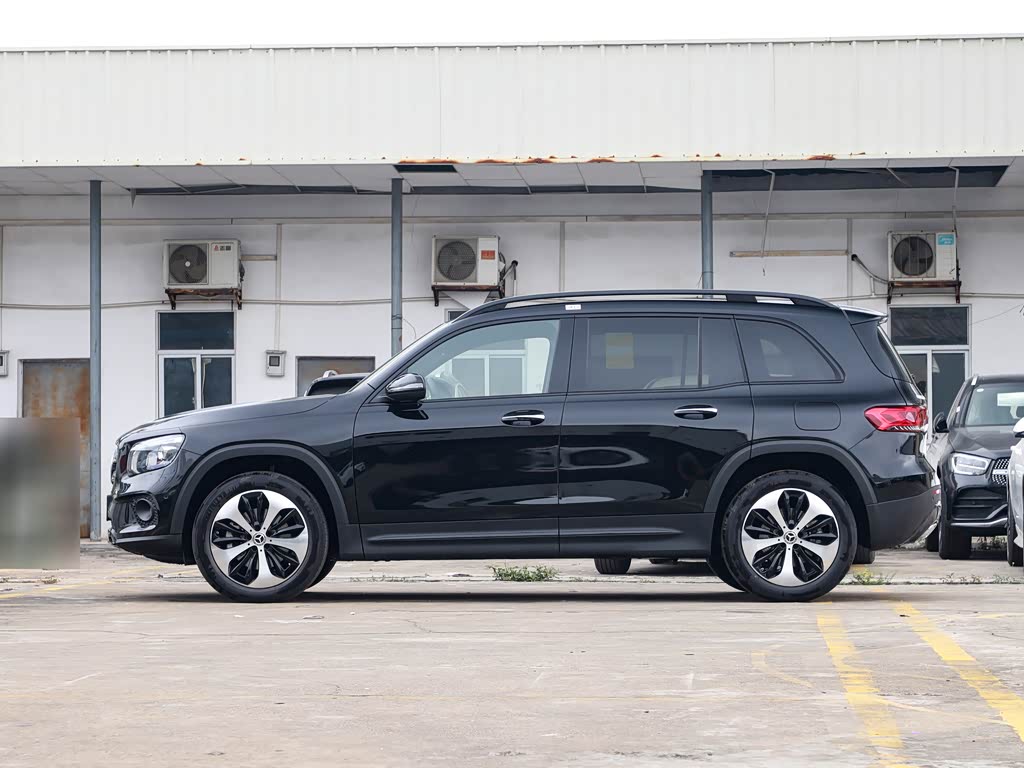 北京奔驰 奔驰glb 2023款 glb 220 4matic